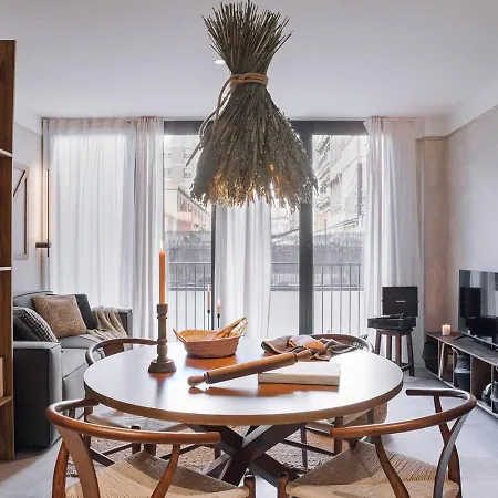 Pedrera - 2 Bedrooms In Eixample Esquerra * Barcelona