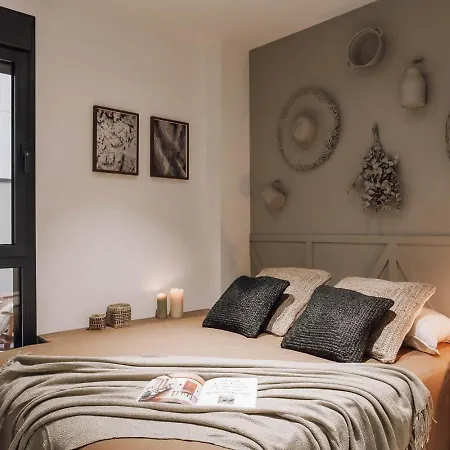 Pedrera - 2 Bedrooms In Eixample Esquerra Apartment
