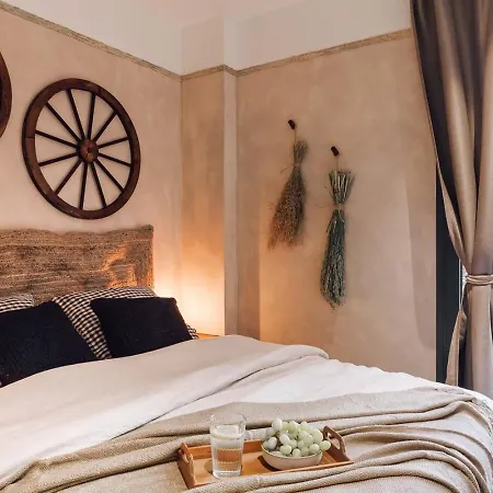Pedrera - 2 Bedrooms In Eixample Esquerra Barcelona