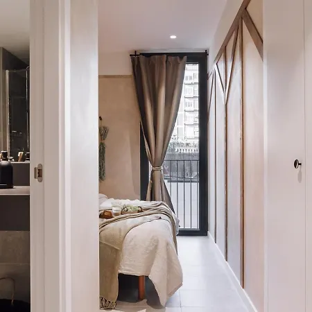 Apartment Pedrera - 2 Bedrooms In Eixample Esquerra Barcelona